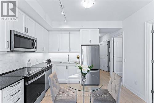 412E - 20 Gatineau Drive, Vaughan, ON - Indoor Photo Showing Kitchen With Double Sink With Upgraded Kitchen