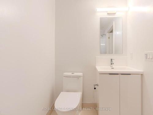 1815-234 Simcoe St, Toronto, ON - Indoor Photo Showing Bathroom