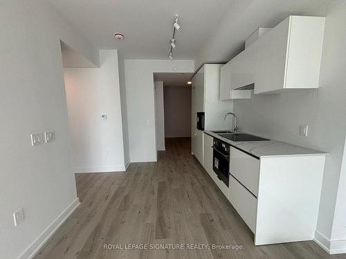 1815-234 Simcoe St, Toronto, ON - Indoor Photo Showing Kitchen