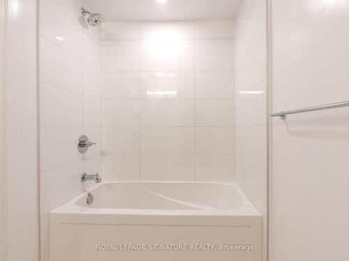 1815-234 Simcoe St, Toronto, ON - Indoor Photo Showing Bathroom