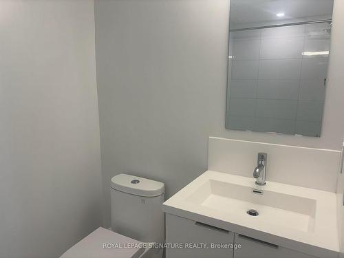 1815-234 Simcoe St, Toronto, ON - Indoor Photo Showing Bathroom