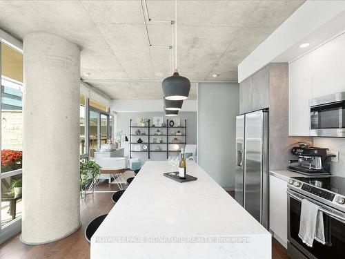 706-33 Mill St, Toronto, ON - Indoor Photo Showing Kitchen