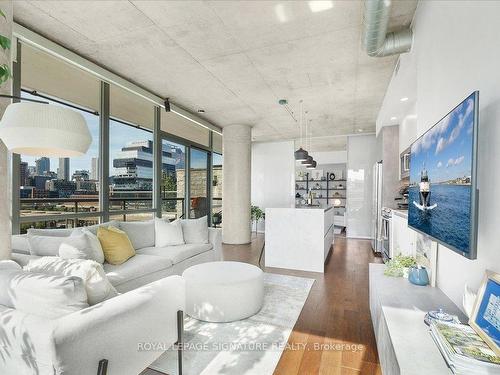 706-33 Mill St, Toronto, ON - Indoor Photo Showing Living Room