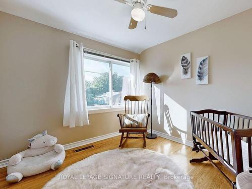 357 Taylor Mills Dr N, Richmond Hill, ON - Indoor Photo Showing Bedroom