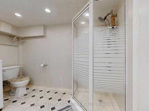 357 Taylor Mills Dr N, Richmond Hill, ON - Indoor Photo Showing Bathroom