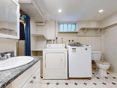 357 Taylor Mills Dr N, Richmond Hill, ON - Indoor Photo Showing Laundry Room