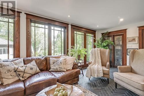 389 Torrance Street, Burlington, ON - Indoor Photo Showing Living Room