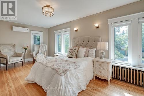 389 Torrance Street, Burlington, ON - Indoor Photo Showing Bedroom