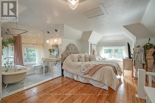 389 Torrance Street, Burlington, ON - Indoor Photo Showing Bedroom