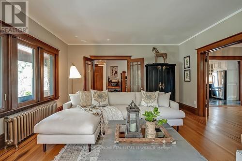 389 Torrance Street, Burlington, ON - Indoor Photo Showing Living Room