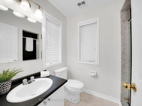 36 Palmolive St, Brampton, ON - Indoor Photo Showing Bathroom