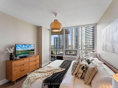 1704-2230 Lake Shore Blvd W, Toronto, ON - Indoor Photo Showing Bedroom