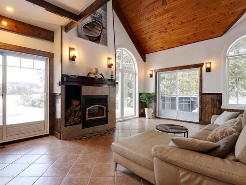 Salon - 8181 Av. Paquette, Chertsey, QC - Indoor Photo Showing Living Room With Fireplace