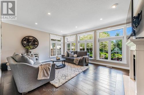 2065 Valleyrun Boulevard, London, ON - Indoor Photo Showing Living Room