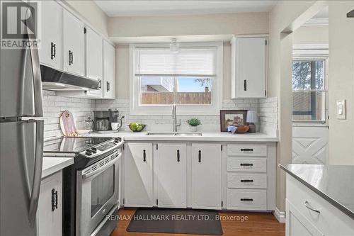 290 Brighton Court, Oshawa, ON - Indoor Photo Showing Kitchen