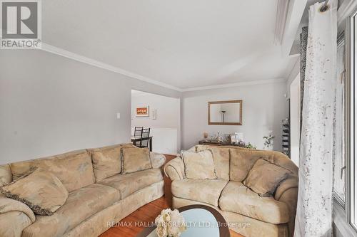 290 Brighton Court, Oshawa, ON - Indoor Photo Showing Living Room