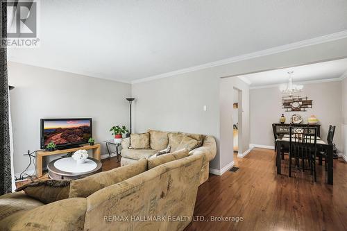 290 Brighton Court, Oshawa, ON - Indoor Photo Showing Living Room