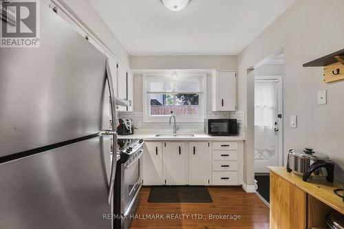 290 Brighton Court, Oshawa, ON - Indoor Photo Showing Kitchen