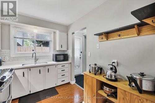 290 Brighton Court, Oshawa, ON - Indoor Photo Showing Kitchen