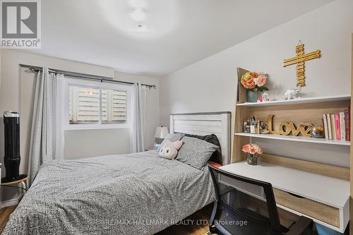 290 Brighton Court, Oshawa, ON - Indoor Photo Showing Bedroom