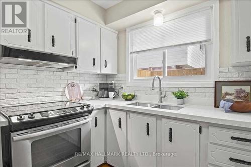 290 Brighton Court, Oshawa, ON - Indoor Photo Showing Kitchen With Double Sink