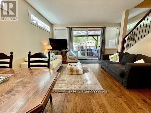 8843 97A Highway Unit# 43, Swansea Point, BC - Indoor Photo Showing Living Room