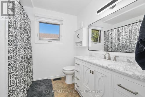 547 Barnes Crescent, Peterborough (Otonabee), ON - Indoor Photo Showing Bathroom