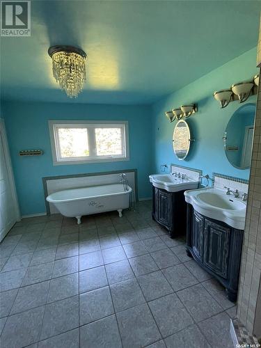 139 Acre House Yard Acreage North Roanville, Rocanville Rm No. 151, SK - Indoor Photo Showing Bathroom