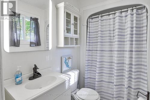 1005 Road 3300, Gravenhurst, ON - Indoor Photo Showing Bathroom