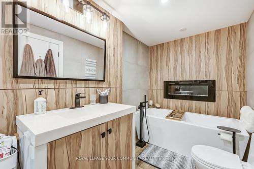 34 Connaught Avenue, Aurora, ON - Indoor Photo Showing Bathroom