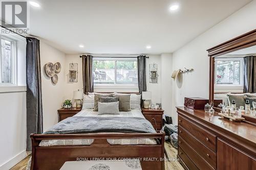 34 Connaught Avenue, Aurora, ON - Indoor Photo Showing Bedroom