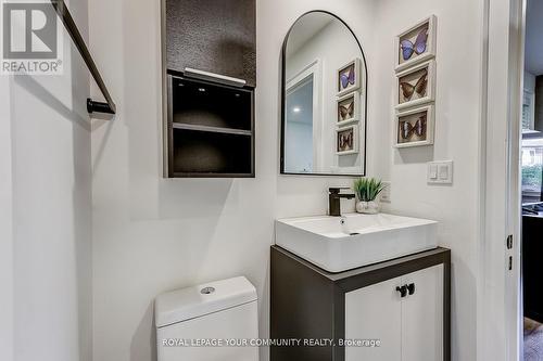 34 Connaught Avenue, Aurora, ON - Indoor Photo Showing Bathroom