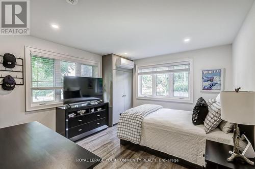 34 Connaught Avenue, Aurora, ON - Indoor Photo Showing Bedroom