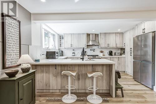 34 Connaught Avenue, Aurora, ON - Indoor Photo Showing Kitchen