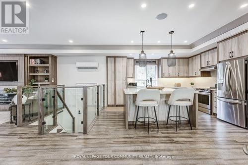 34 Connaught Avenue, Aurora, ON - Indoor Photo Showing Kitchen With Upgraded Kitchen