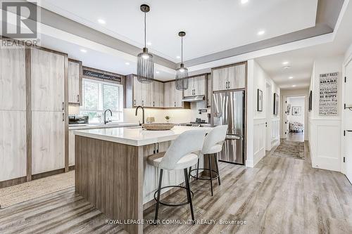 34 Connaught Avenue, Aurora, ON - Indoor Photo Showing Kitchen With Upgraded Kitchen