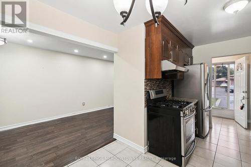 Upper - 11 Juniper Crescent, Brampton, ON - Indoor Photo Showing Kitchen