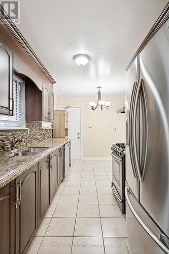 Upper - 11 Juniper Crescent, Brampton, ON - Indoor Photo Showing Kitchen