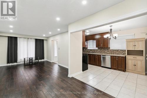 Upper - 11 Juniper Crescent, Brampton, ON - Indoor Photo Showing Kitchen