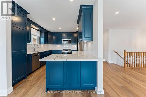 144 Ravenbury Drive, Hamilton, ON - Indoor Photo Showing Kitchen With Upgraded Kitchen