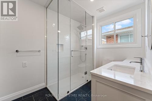 144 Ravenbury Drive, Hamilton, ON - Indoor Photo Showing Bathroom