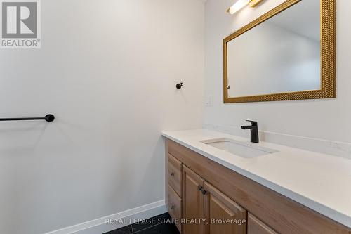 144 Ravenbury Drive, Hamilton, ON - Indoor Photo Showing Bathroom