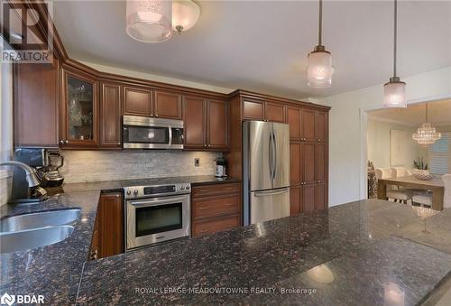 4320 Shelby Crescent, Mississauga, ON - Indoor Photo Showing Kitchen With Stainless Steel Kitchen With Double Sink With Upgraded Kitchen