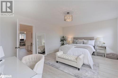 4320 Shelby Crescent, Mississauga, ON - Indoor Photo Showing Bedroom