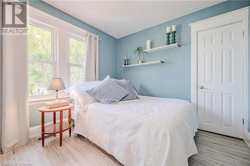 100 Crosthwaite Avenue N, Hamilton, ON - Indoor Photo Showing Bedroom