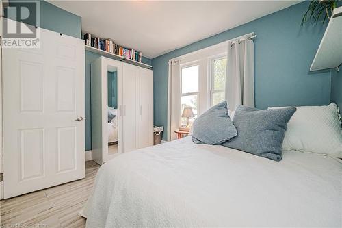 100 Crosthwaite Avenue N, Hamilton, ON - Indoor Photo Showing Bedroom