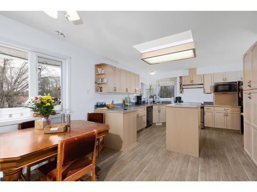 8011 Thompson Road, Kimberley, BC - Indoor Photo Showing Kitchen