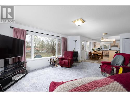 8011 Thompson Road, Kimberley, BC - Indoor Photo Showing Living Room