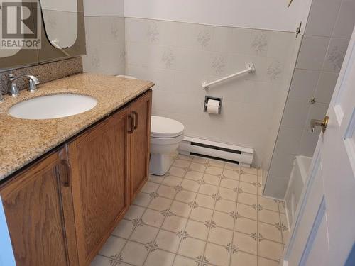 2622 Base Line Rd, Prince Township, ON - Indoor Photo Showing Bathroom