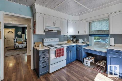 12735 124 St Nw, Edmonton, AB - Indoor Photo Showing Kitchen